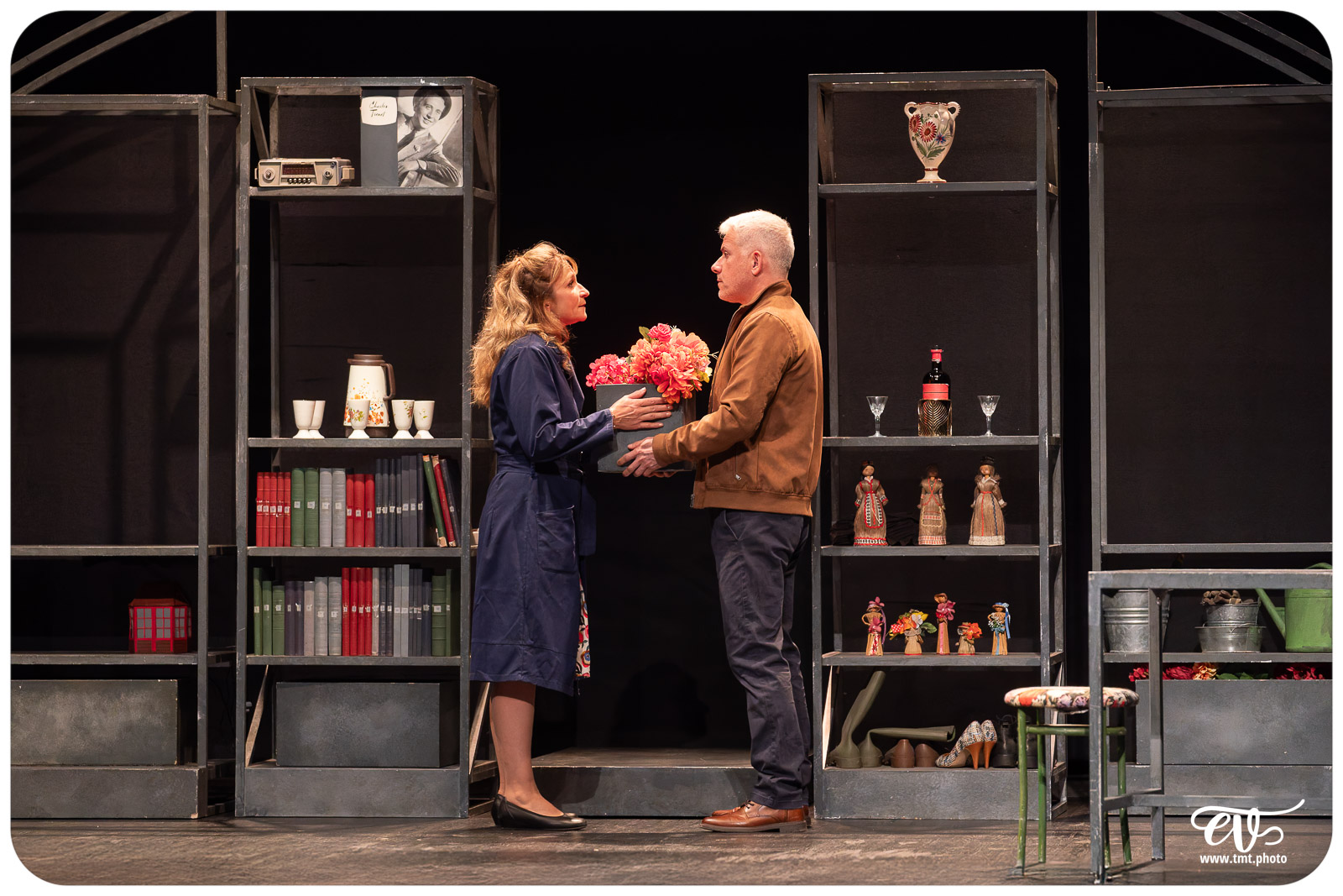 CHANGER L'EAU DES FLEURS (MATRIOSHKA PRODUCTIONS)